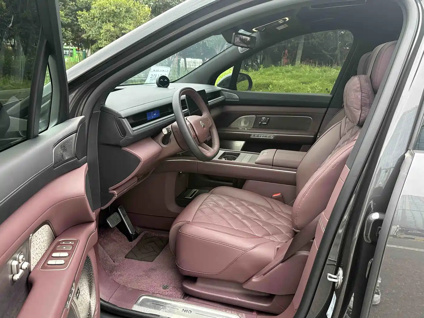 NIO NIO ES8 2025 Model 6-Seat Executive Luxury Edition 4