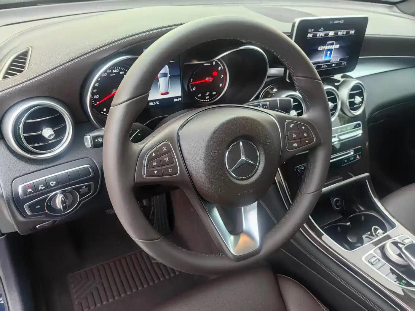 Mercedes-Benz GLC 2018 GLC 260 4MATIC Luxury фото 18