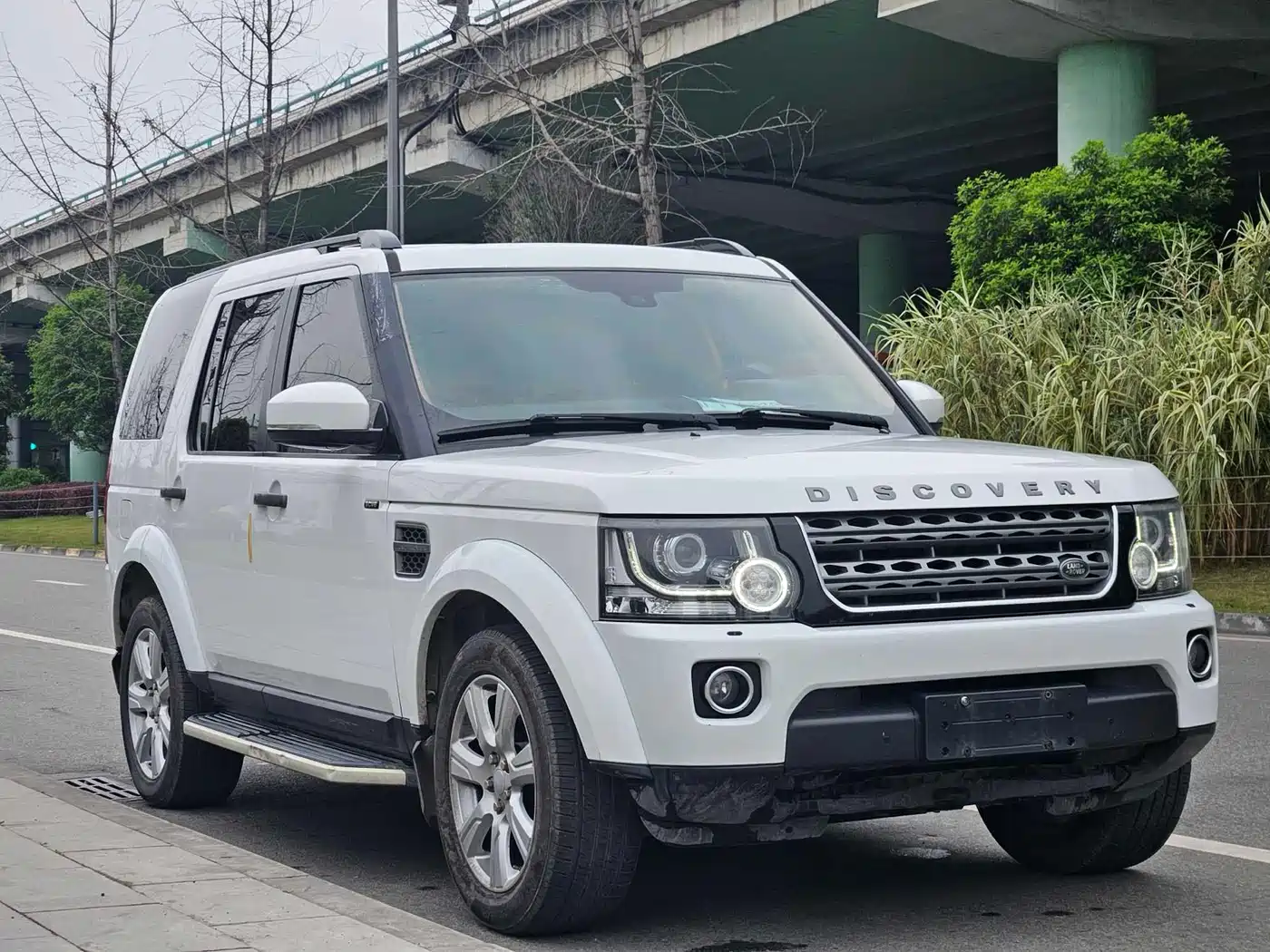 Land Rover Discovery 2016 3.0 SC V6 SE фото 3