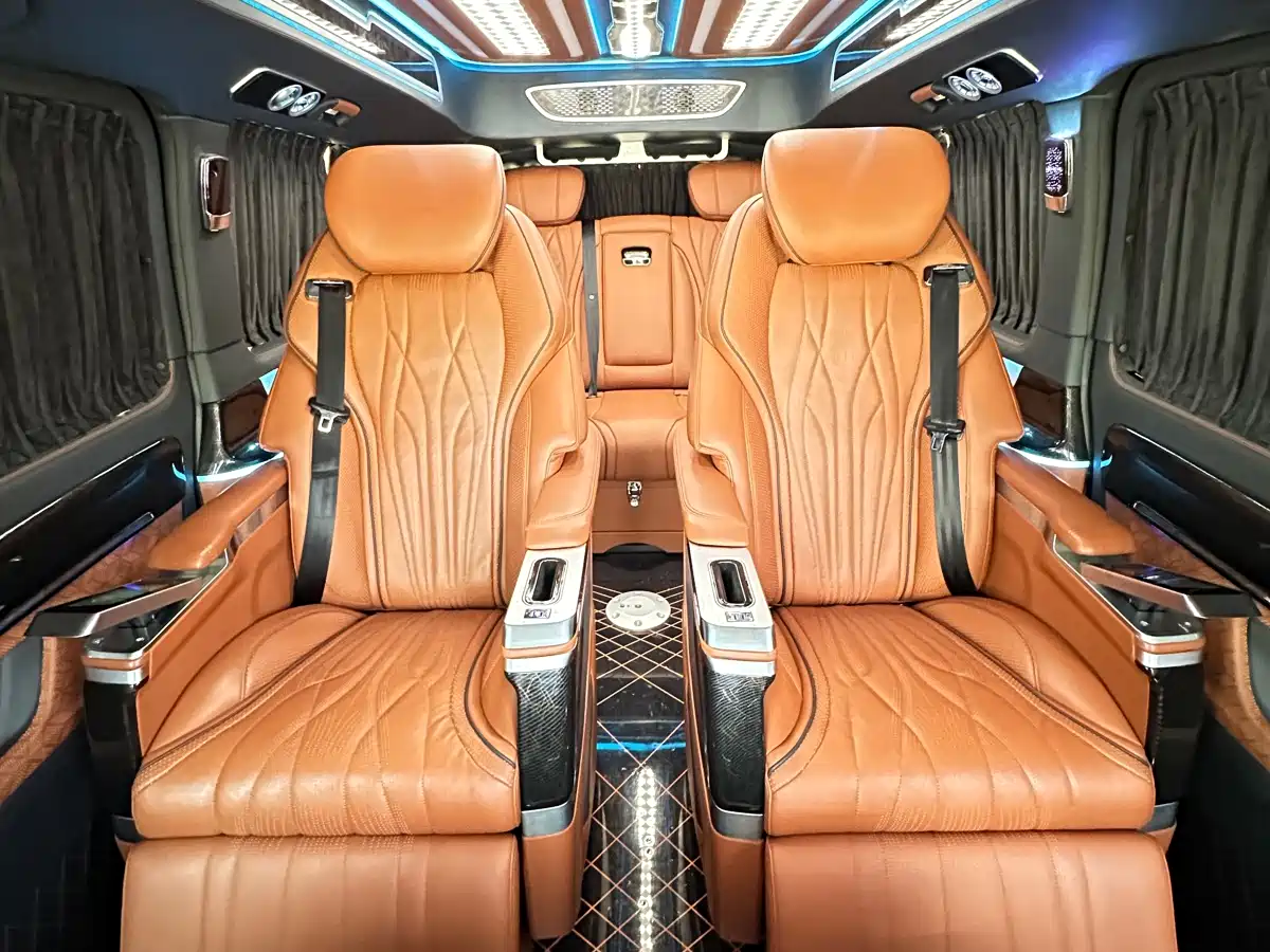 Mercedes-Benz Vito 2023 2.0T Business 7-Seater фото 9