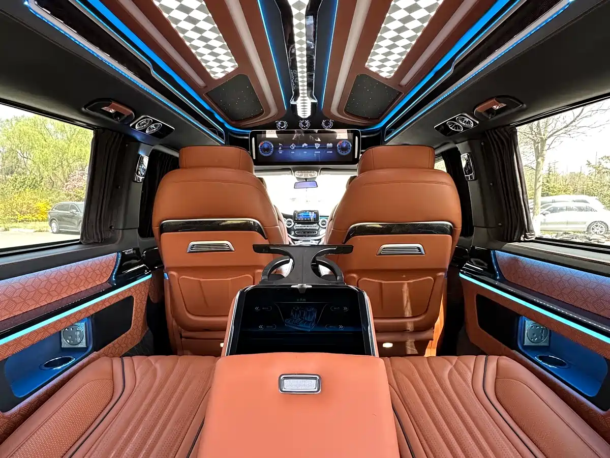 Mercedes-Benz Vito 2023 2.0T Business 7-Seater фото 6