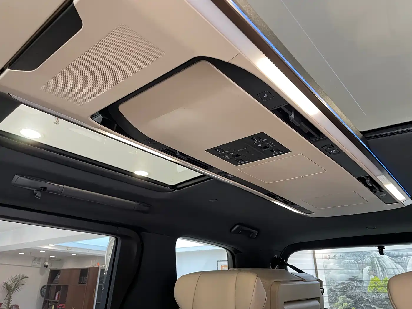 Toyota Vellfire 2024 Crown Hybrid 2.5L Executive Premium Edition фото 18