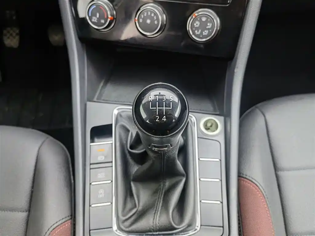 Volkswagen Bora 2019 1.5L Manual Comfort Model фото 13