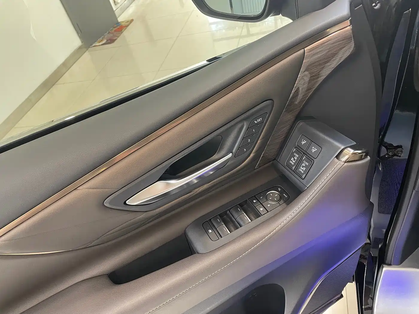 Toyota Vellfire 2024 Crown Hybrid 2.5L Executive Premium Edition фото 36
