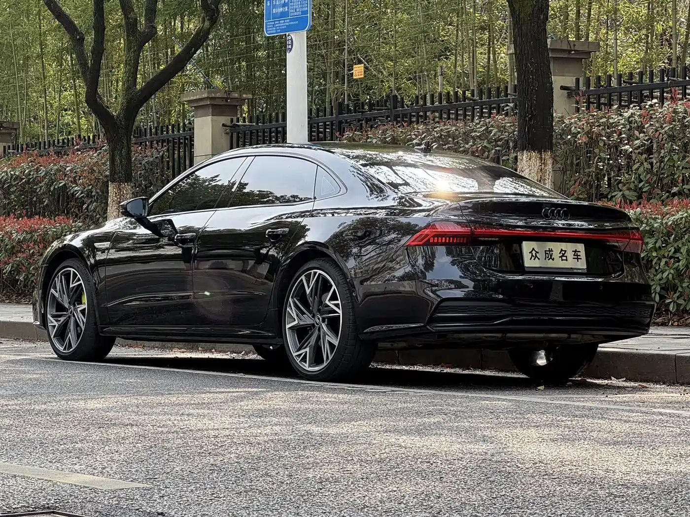Audi A7L 2024 45 TFSI quattro S-line Black Warrior Edition фото 4