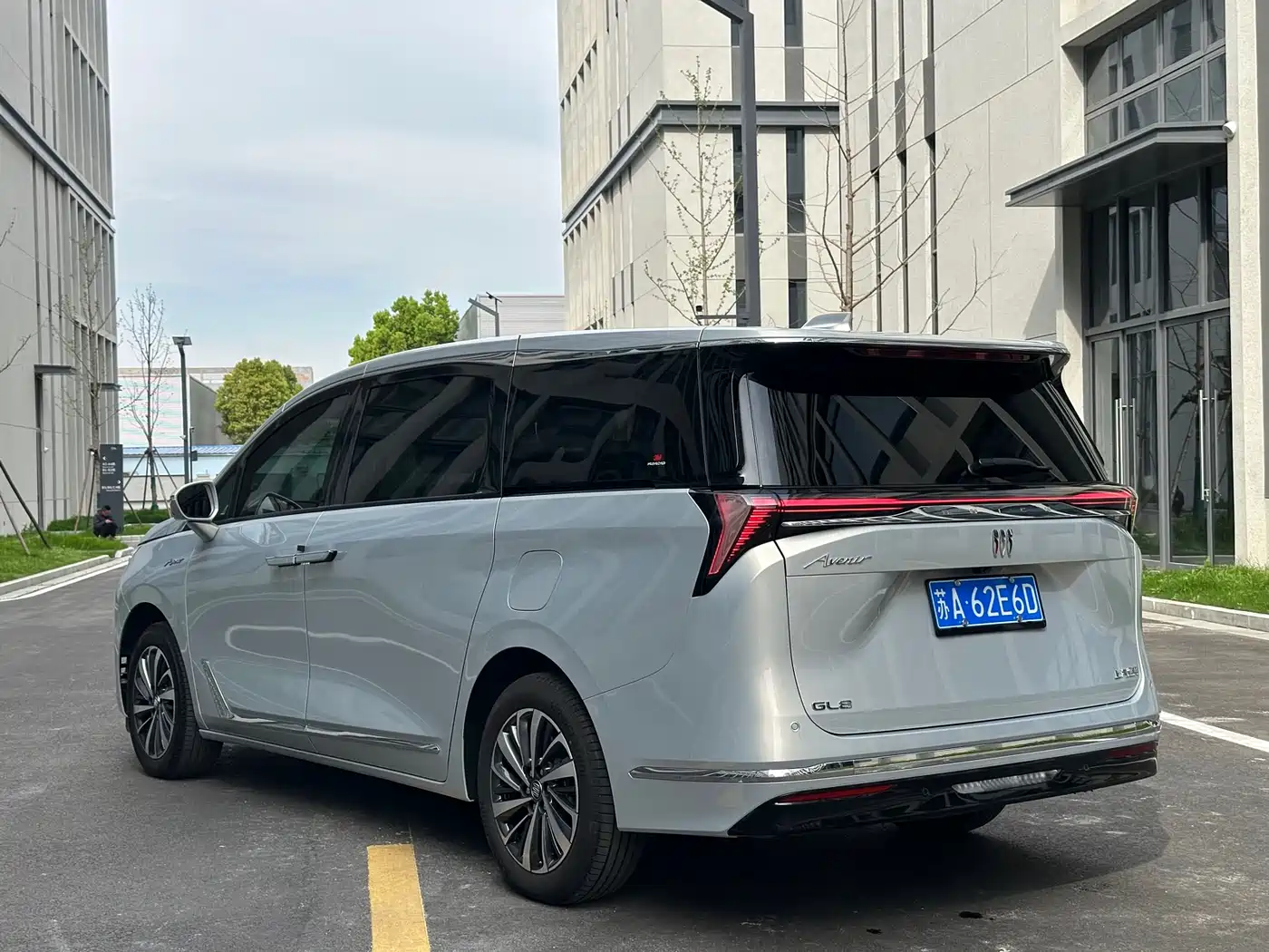Buick GL8 2026 Luzun Smart Edition фото 16