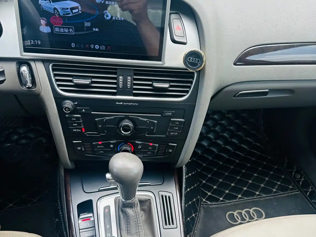 Фото 17 - Audi A4L