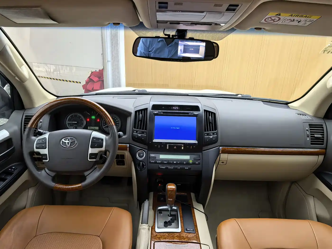 Toyota Land Cruiser (Import) 2015 4.0L V6 Middle East Limited Edition фото 12