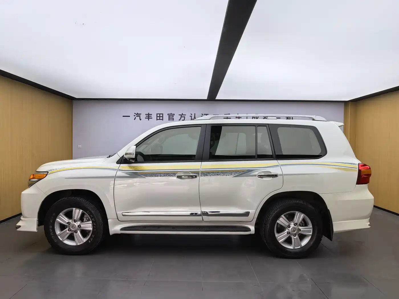Toyota Land Cruiser (Import) 2015 4.0L V6 Middle East Limited Edition фото 3