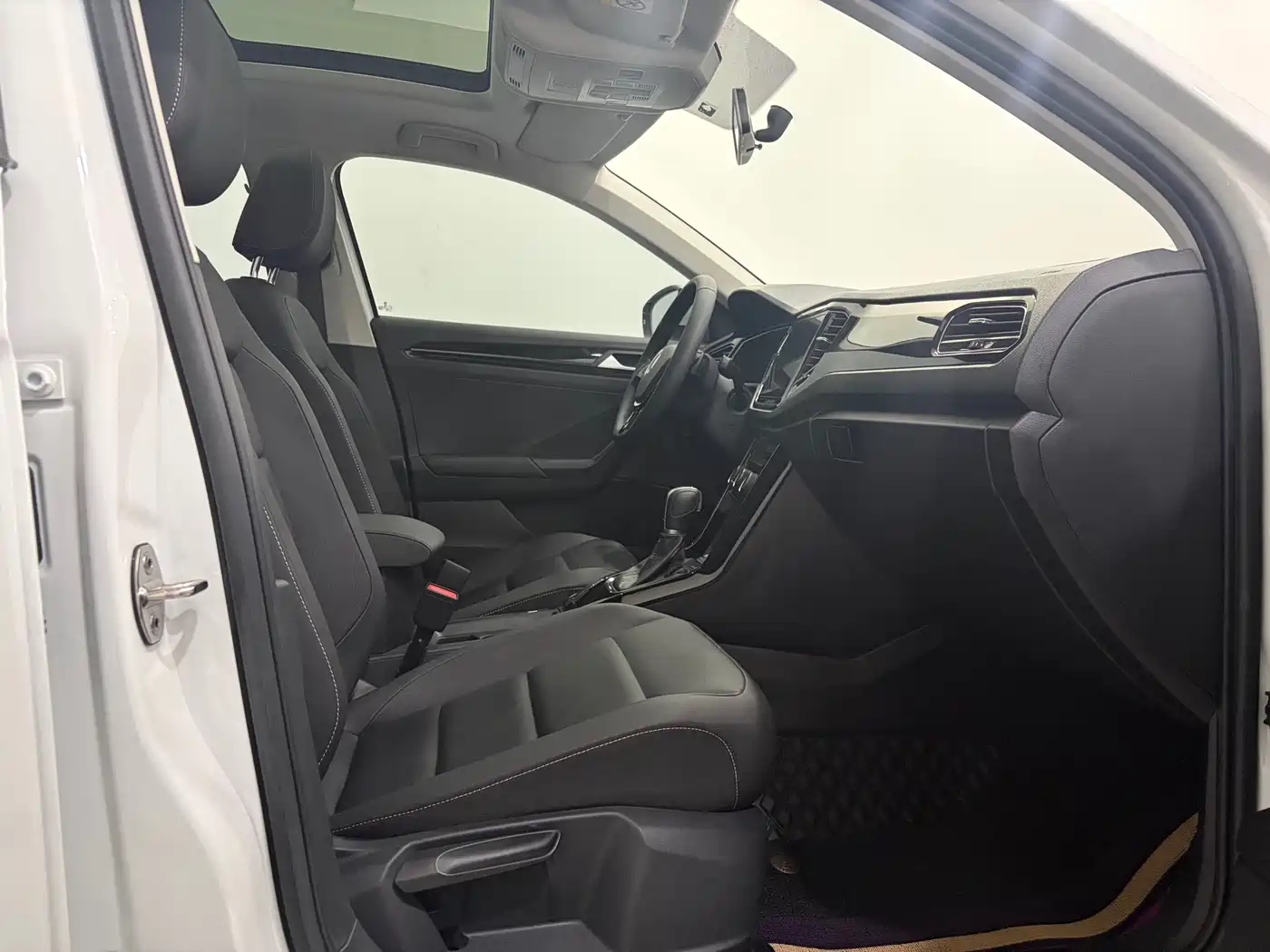 Volkswagen T-ROC 2022 280TSI DSG 2WD Comfort PLUS фото 15