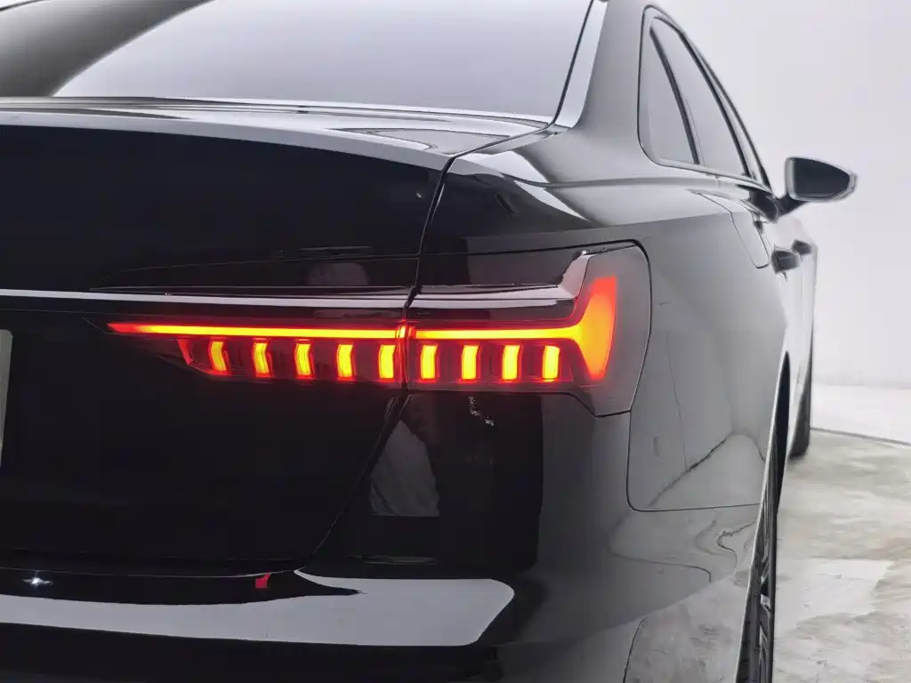 Фото 23 - Audi A6L