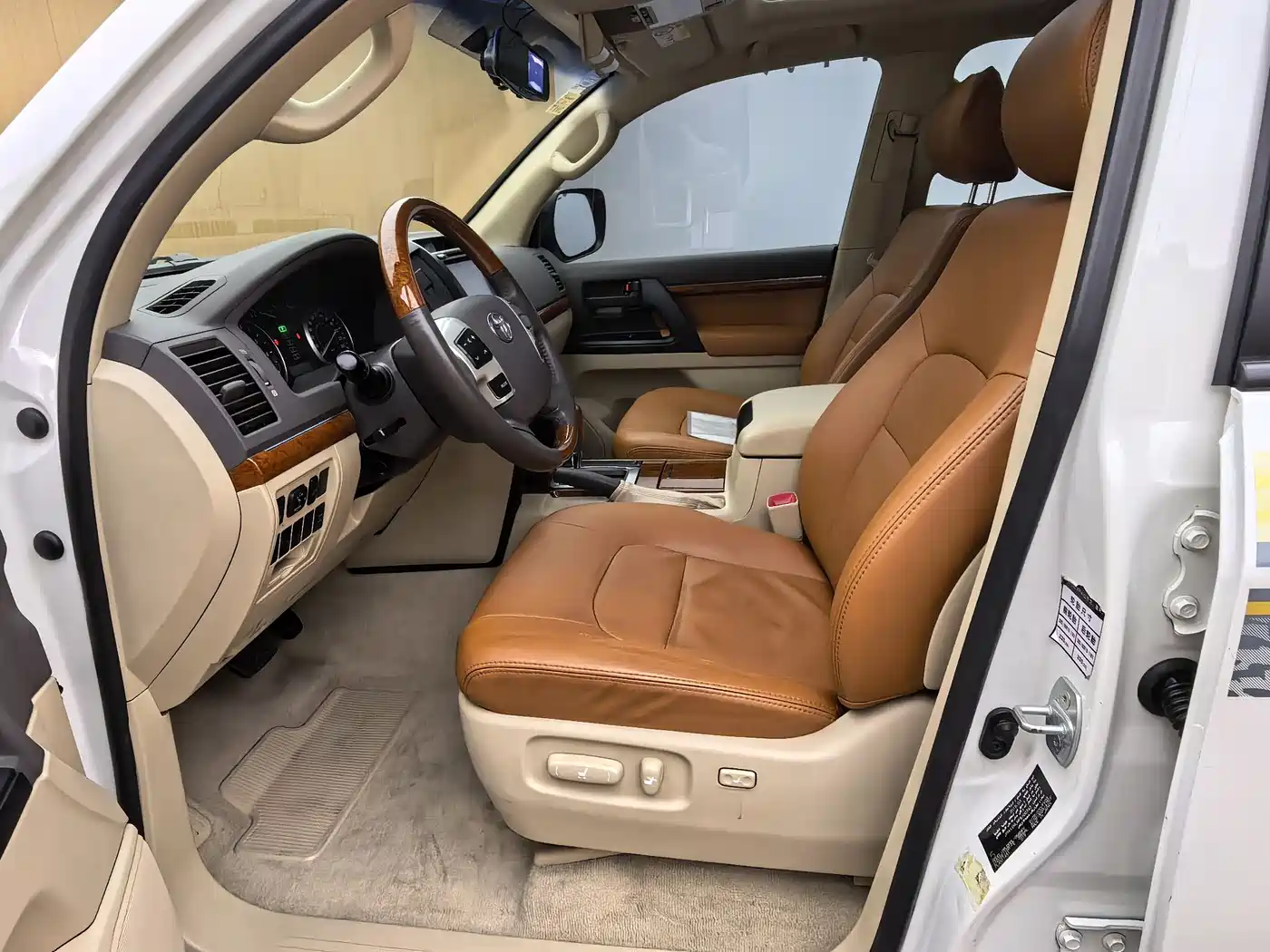 Toyota Land Cruiser (Import) 2015 4.0L V6 Middle East Limited Edition фото 8