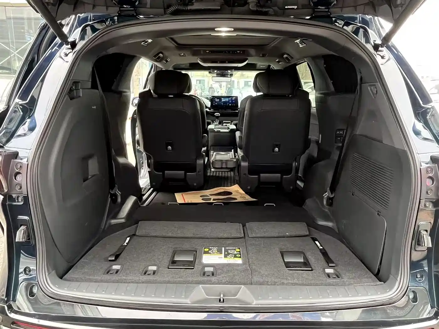 Toyota Granvia 2022 Model Year 2.5L Hybrid Flagship Edition фото 24