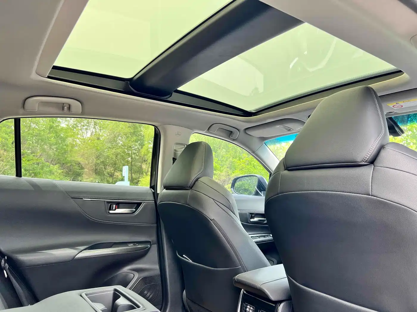Toyota Venza 2022 2.0L CVT AWD Ultimate Edition фото 9