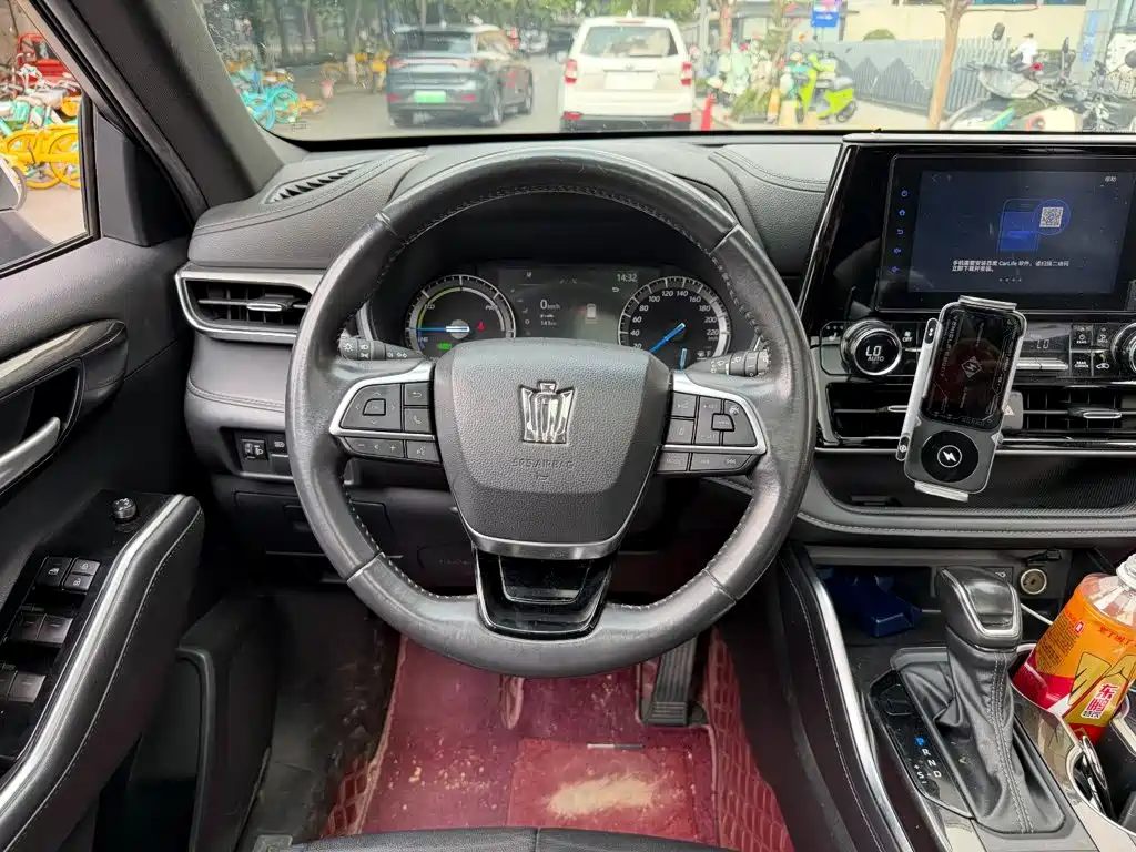Фото 14 - Toyota Crown Kluger