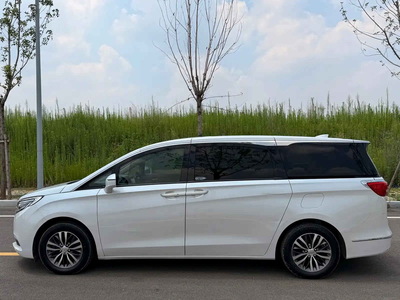 Photo 8 - Buick GL8