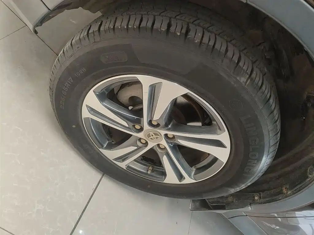 Toyota RAV4 Rongfang 2015 2.0L CVT 2WD Trend Edition фото 23
