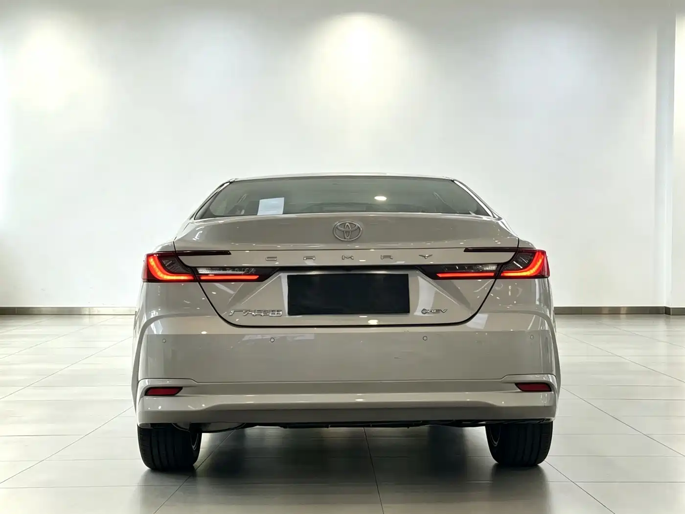 Toyota Camry 2024 Hybrid 2.0HGVP Luxury Edition фото 7