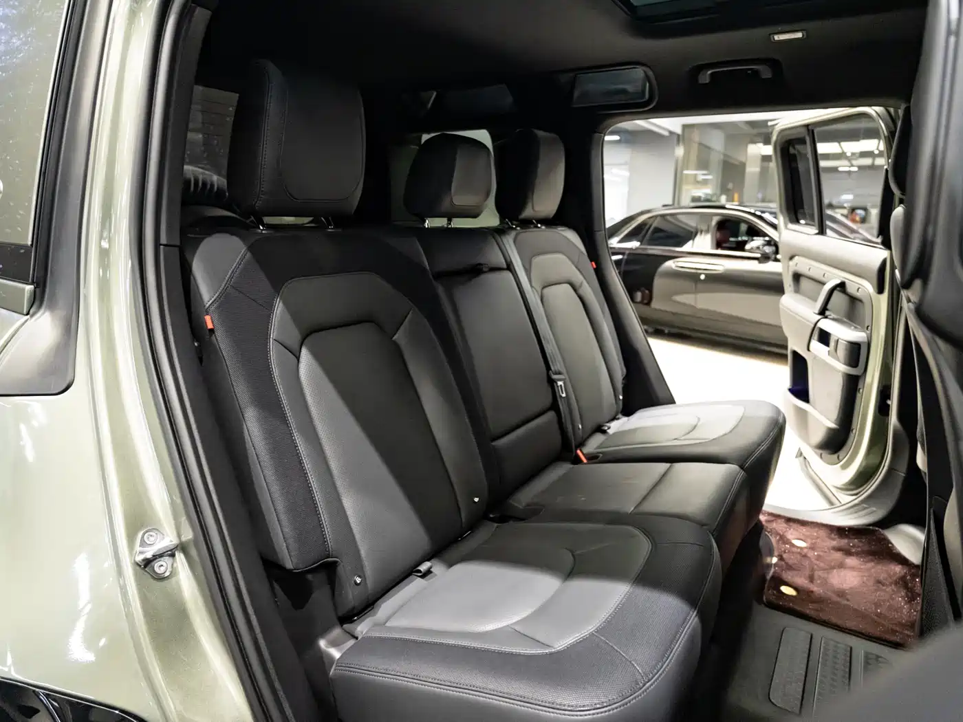Land Rover Defender 2023 Model 110 3.0T P400 X-DYNAMIC HSE фото 9