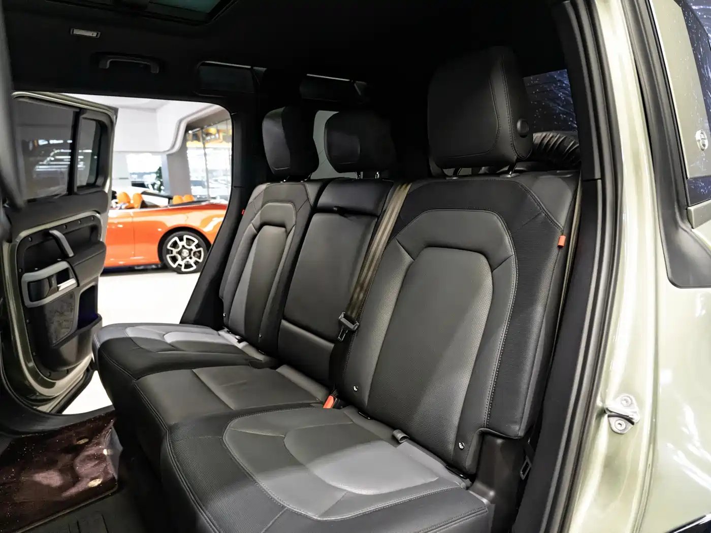 Land Rover Defender 2023 Model 110 3.0T P400 X-DYNAMIC HSE фото 10