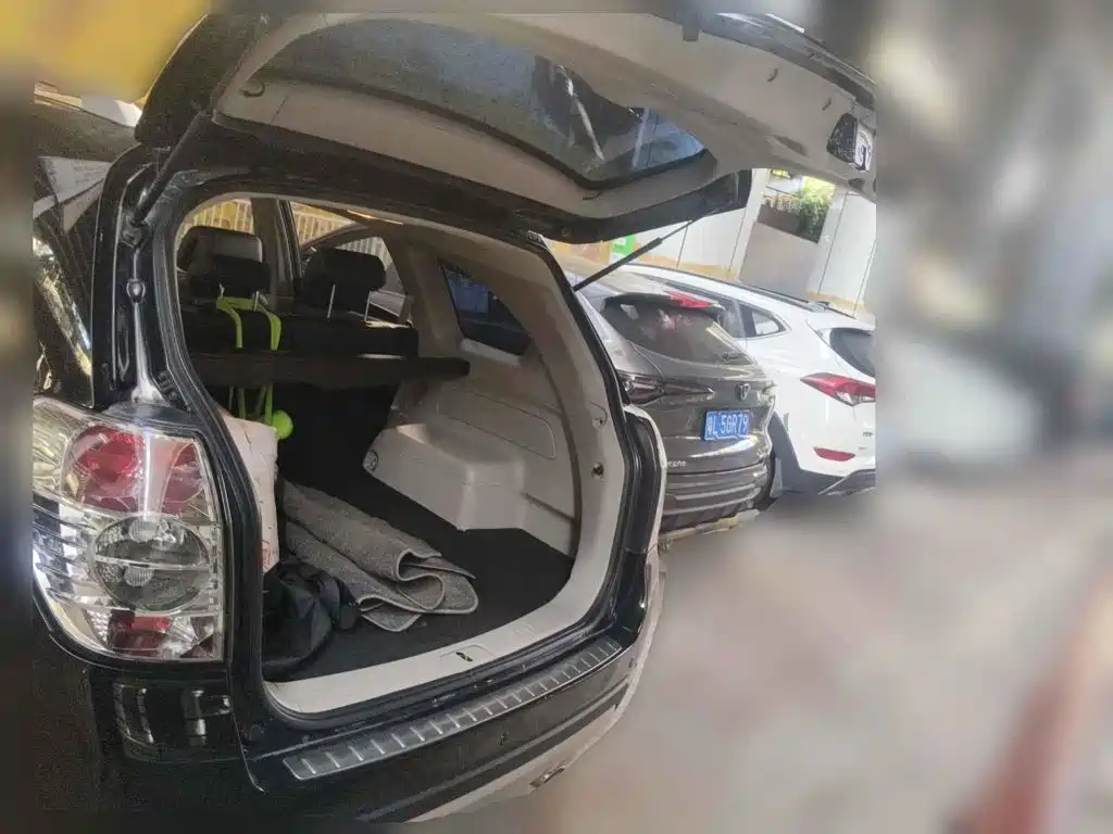 Chevrolet Captiva 2013 2012 Model 2.4L 2WD Urban Edition 5-Seater