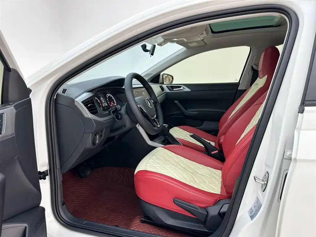 Volkswagen Polo 2021 Plus 1.5L Automatic Panorama Enjoyment Edition фото 13