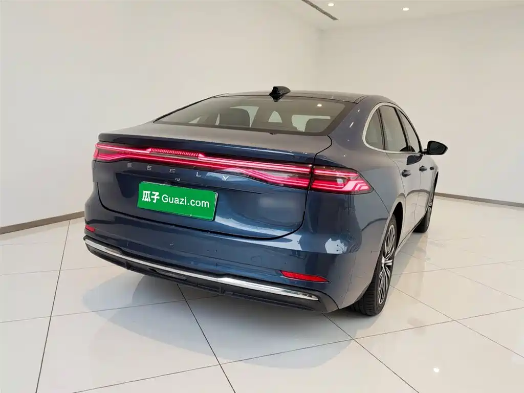 Geely Galaxy Galaxy A7 2025 EM-i 150km Explorer+ Edition фото 5