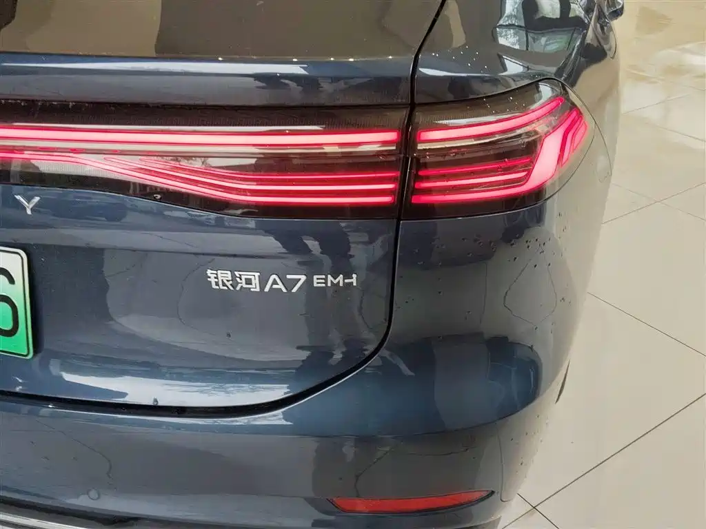 Geely Galaxy Galaxy A7 2025 EM-i 150km Explorer+ Edition фото 24