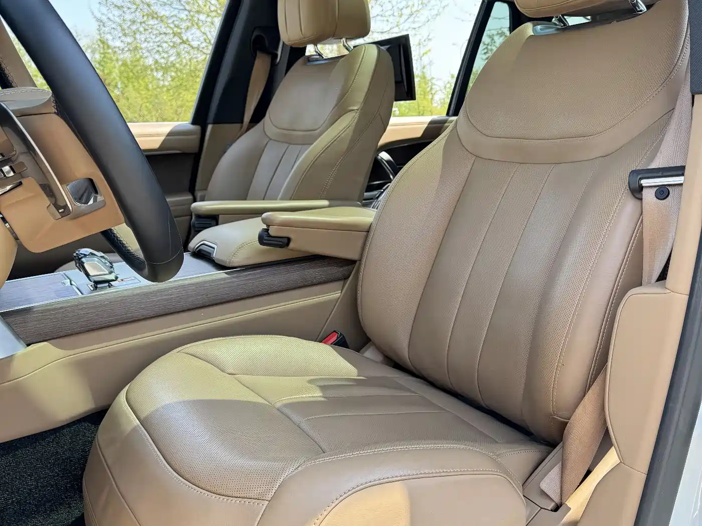 Land Rover Range Rover 2024 3.0 L6 400PS Genesis Extended фото 16