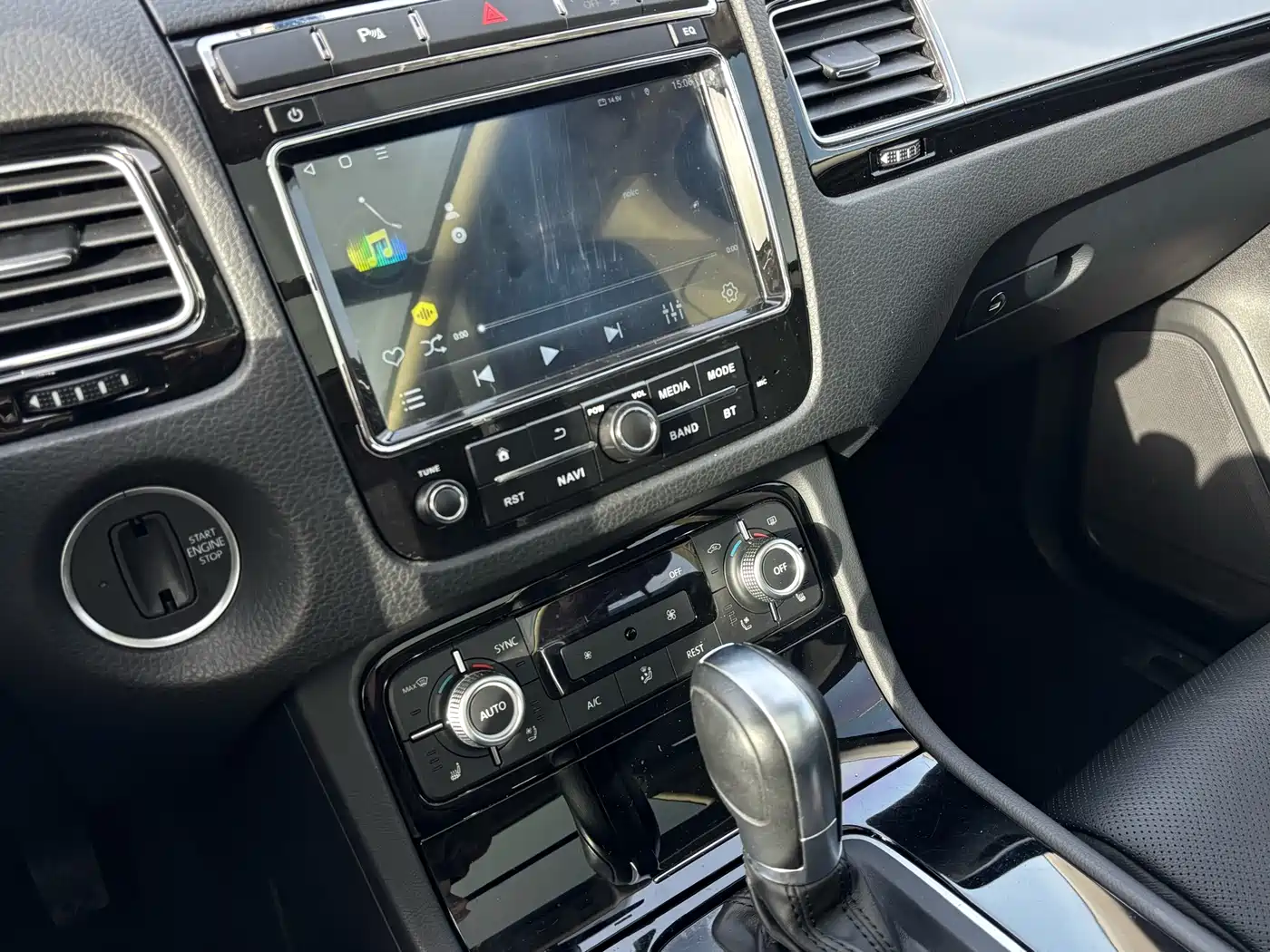 Volkswagen Touareg 2016 3.0TSI High Configuration фото 17