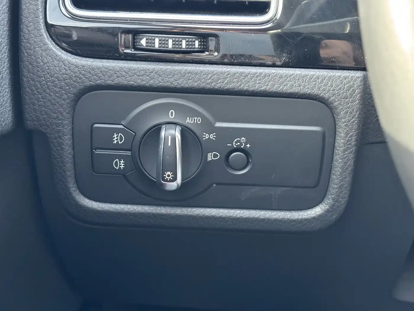 Volkswagen Touareg 2016 3.0TSI High Configuration фото 19