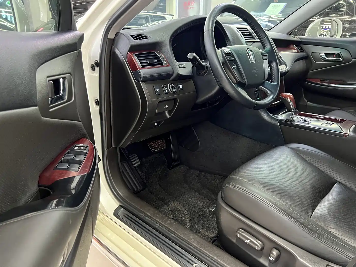 Toyota Crown 2010 2.5L Royal Leather Sunroof Navigation фото 5