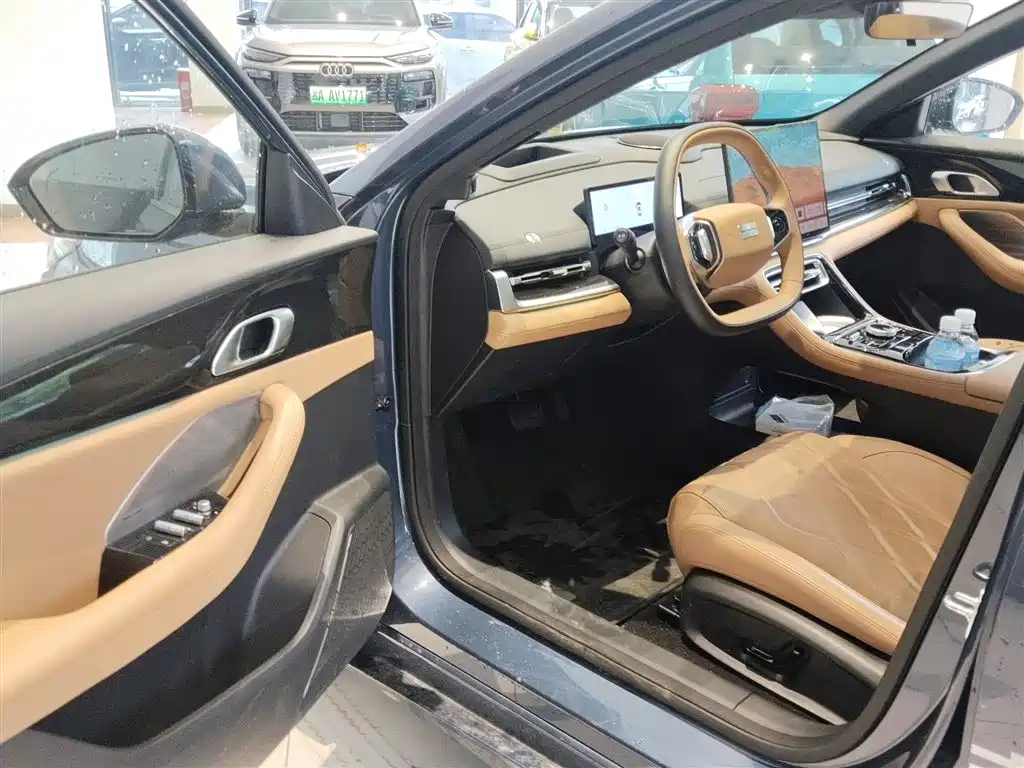 Geely Galaxy Galaxy A7 2025 EM-i 150km Explorer+ Edition фото 12