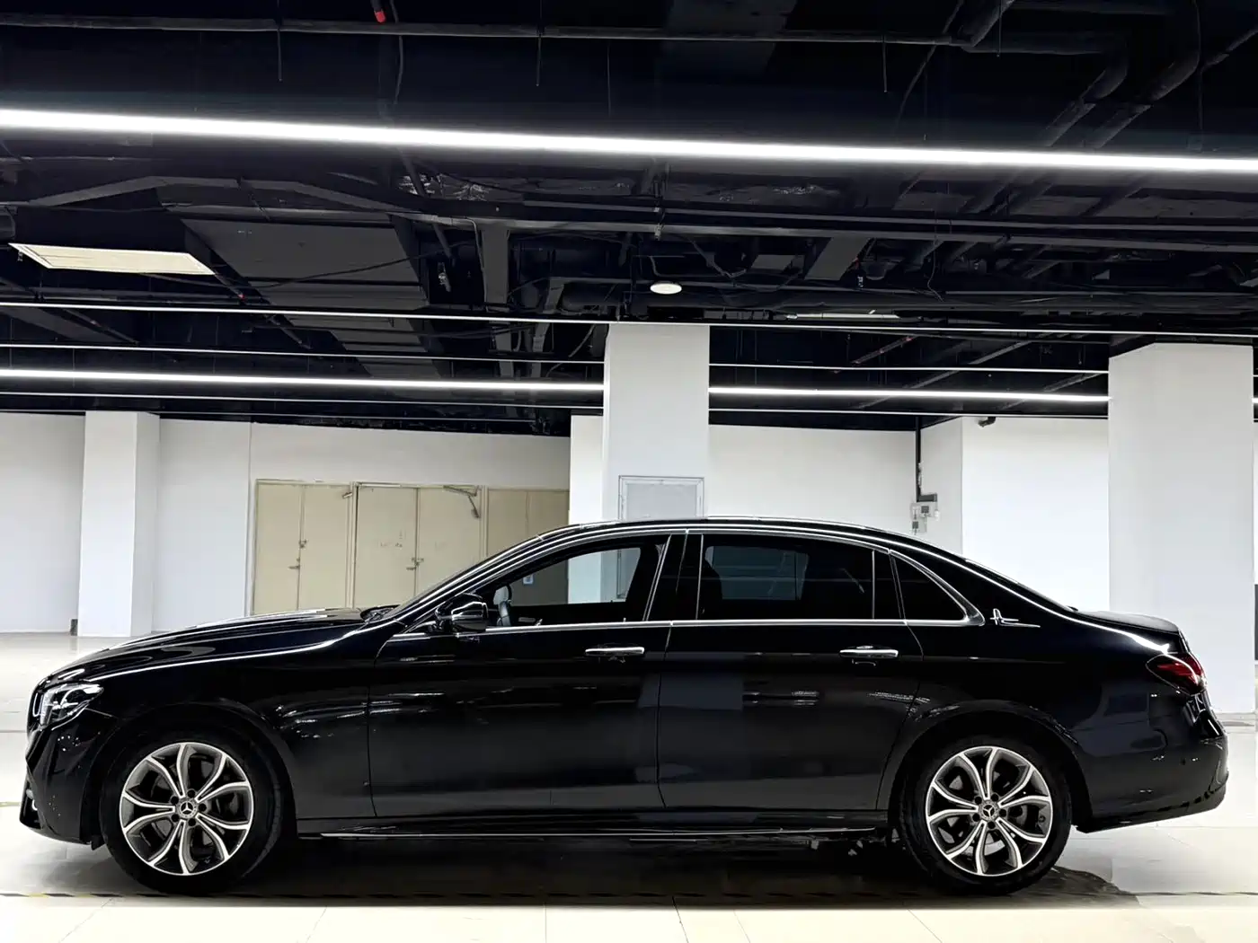 Mercedes-Benz E-Class 2022 Facelift E 300 L Sport Luxury Style фото 3