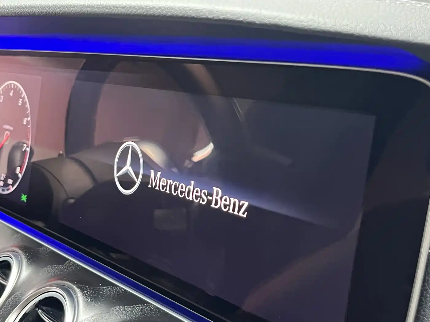 Mercedes-Benz E-Class 2019 E 200 L Sport фото 19