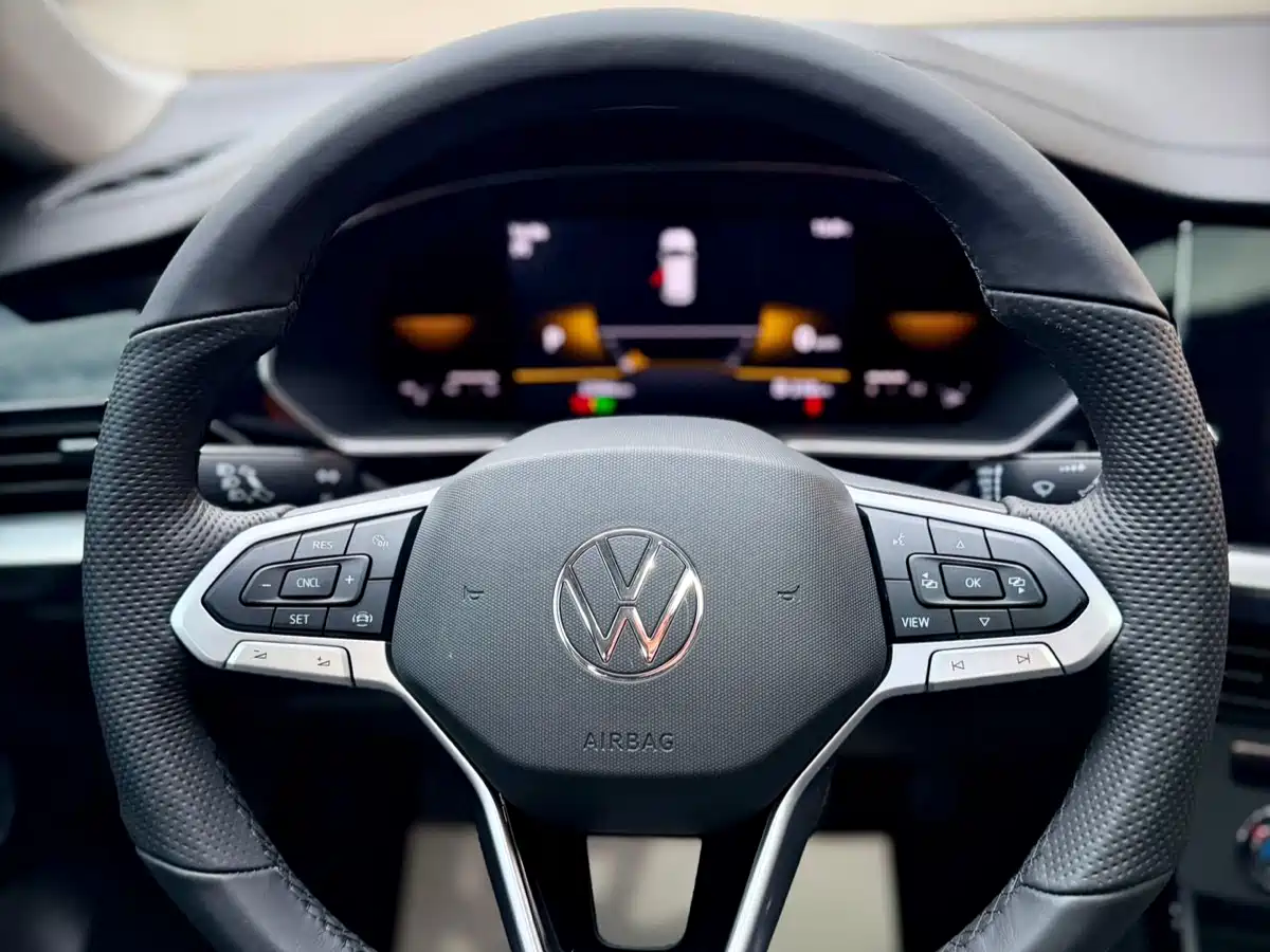 Volkswagen Passat 2022 280TSI Business Edition фото 21