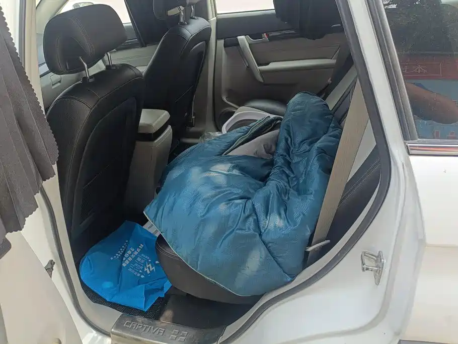Photo 11 - Chevrolet Captiva