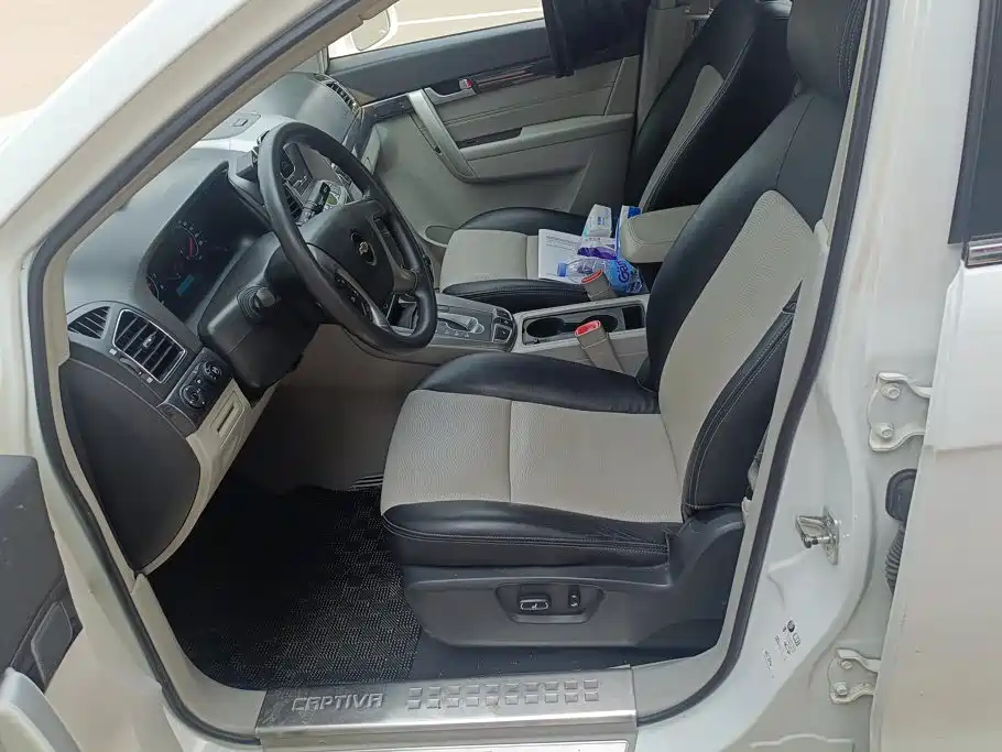 Photo 9 - Chevrolet Captiva