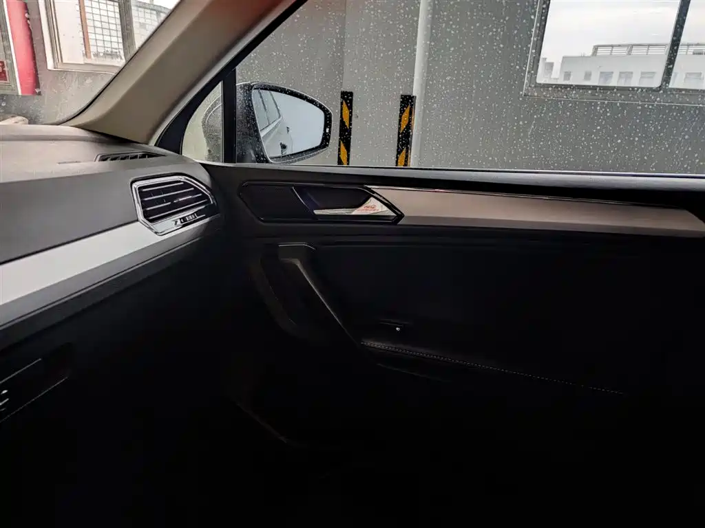Volkswagen Tiguan L 2017 380TSI Automatic 4WD Luxury Edition фото 15