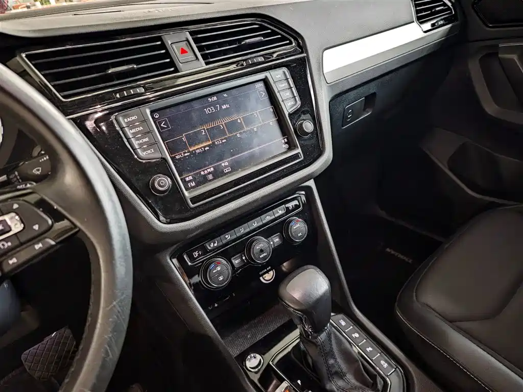 Volkswagen Tiguan L 2017 380TSI Automatic 4WD Luxury Edition фото 14