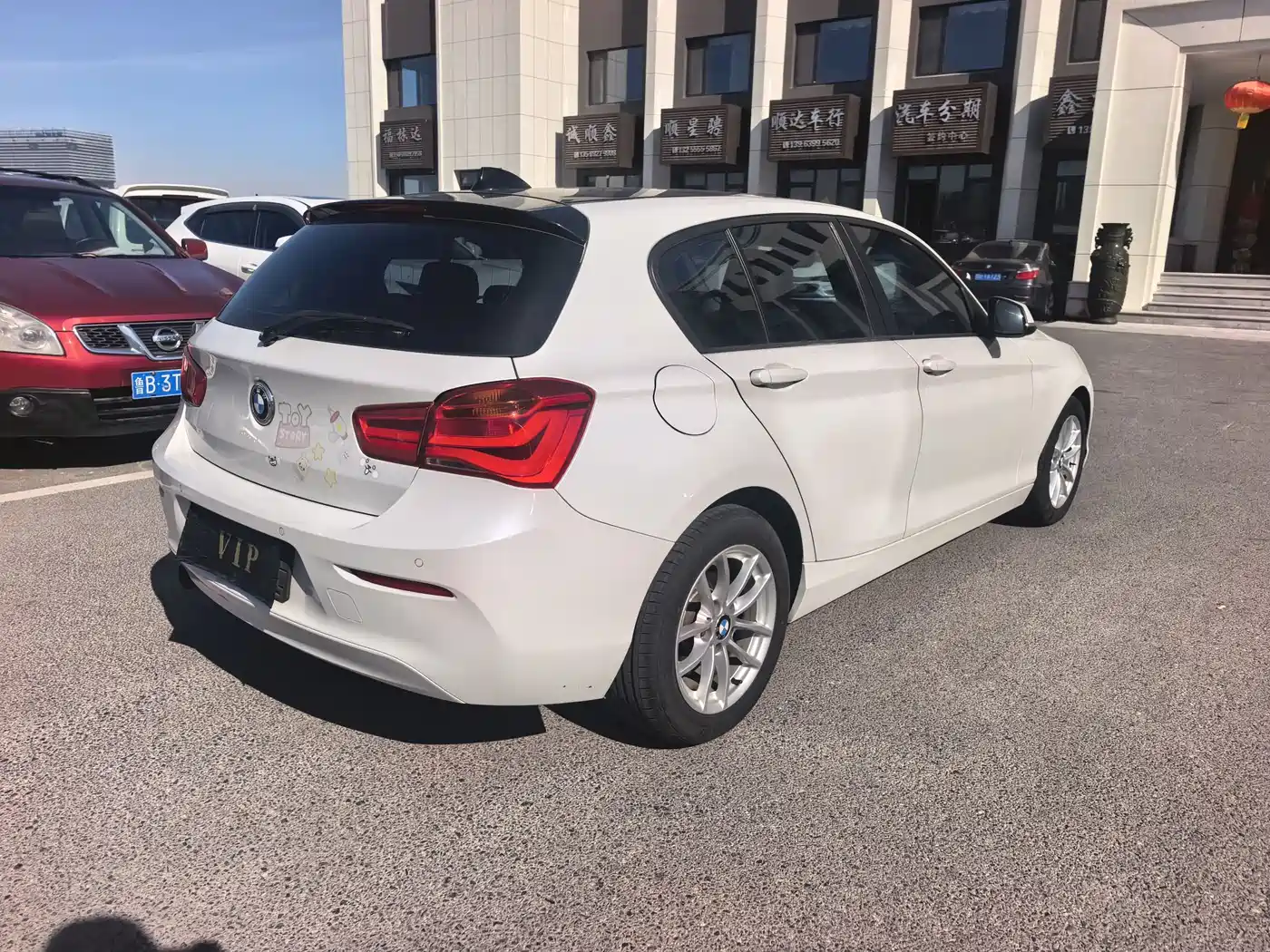 BMW 1 Series (Import) 2018 118i Leading фото 4