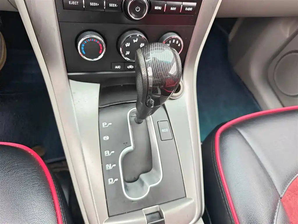 Chevrolet Captiva 2015 2.4L 2WD Urban Edition 5-seater фото 14