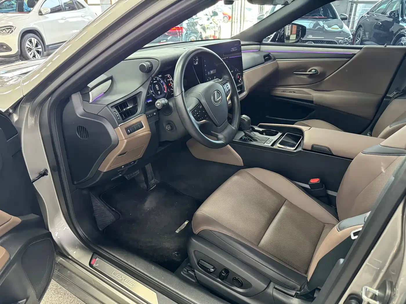 Lexus ES 2025 200 Ultimate Edition фото 4