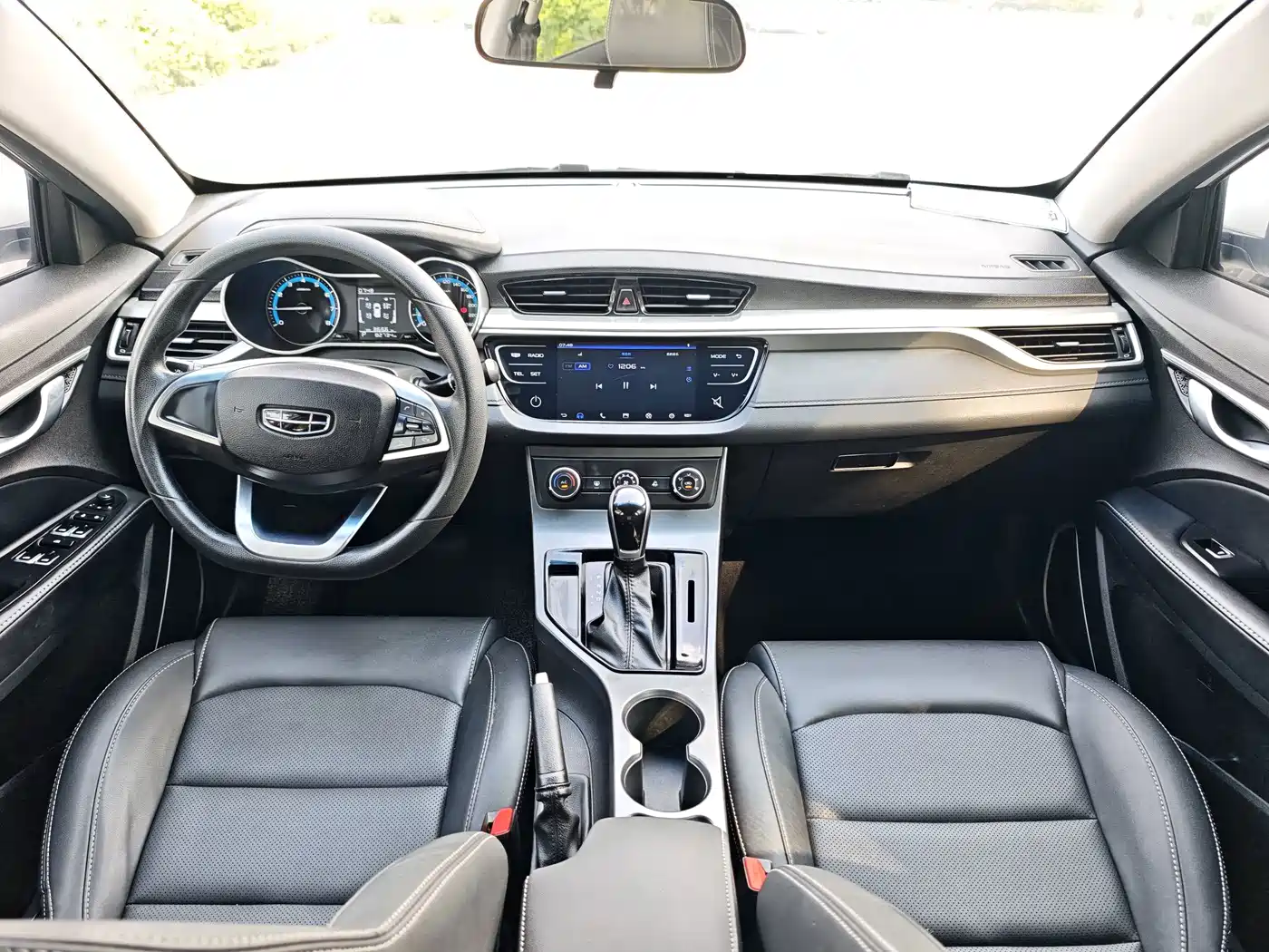 Фото 7 - Geely Emgrand