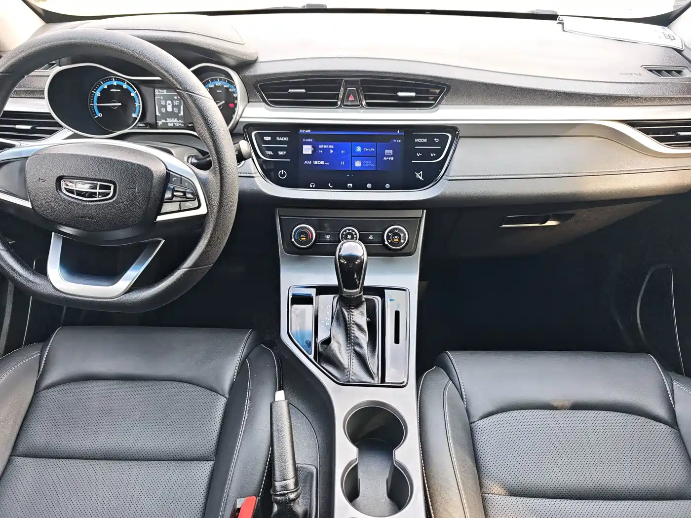 Фото 8 - Geely Emgrand