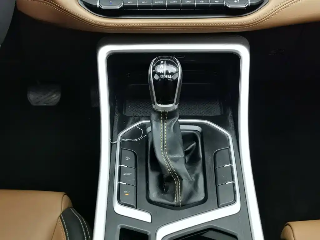 Фото 13 - Geely Emgrand X6