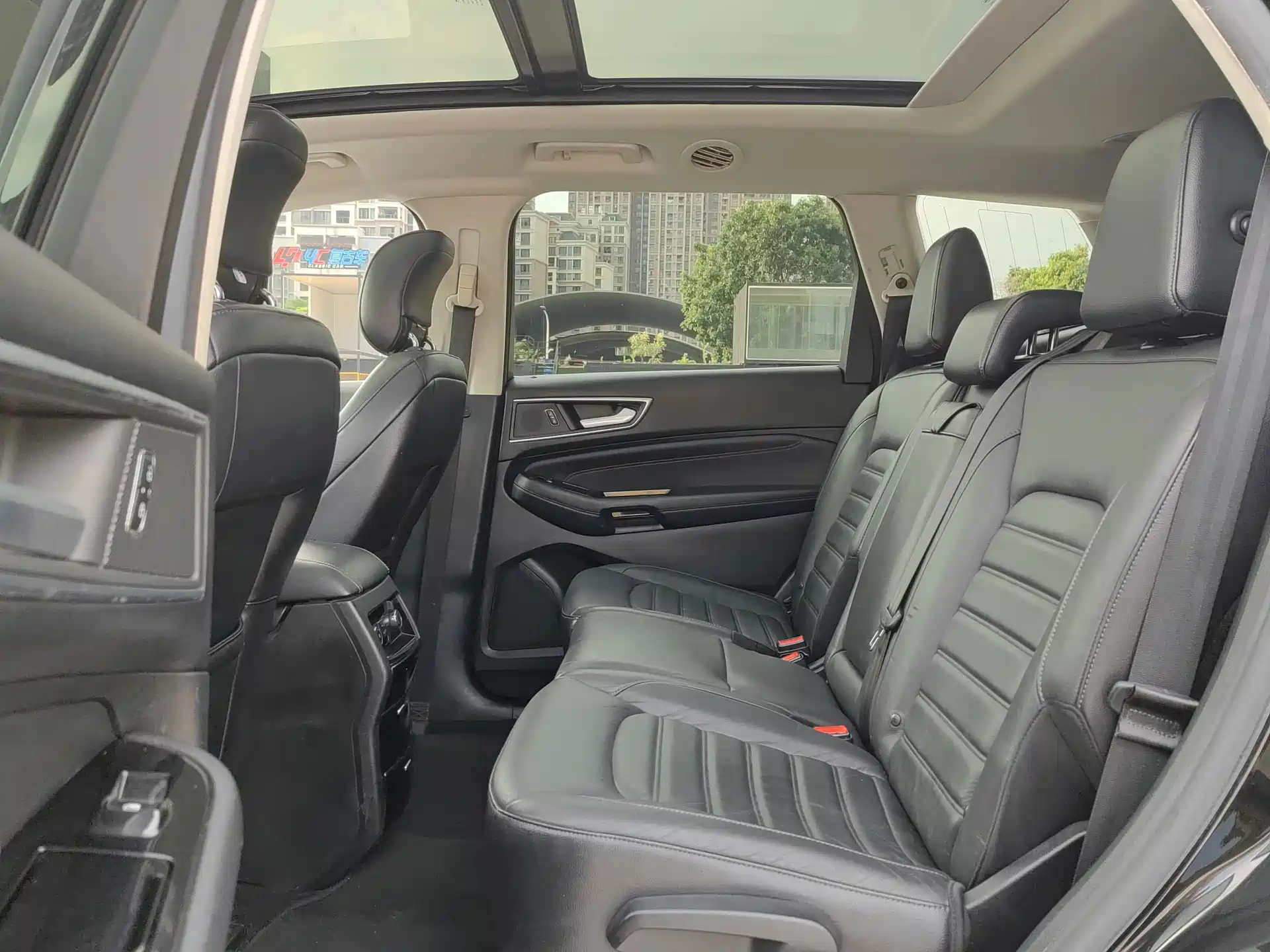 Фото 8 - Ford Edge
