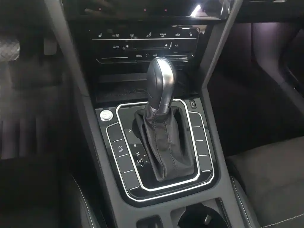 Volkswagen Magotan 2020 330TSI DSG Luxury фото 14