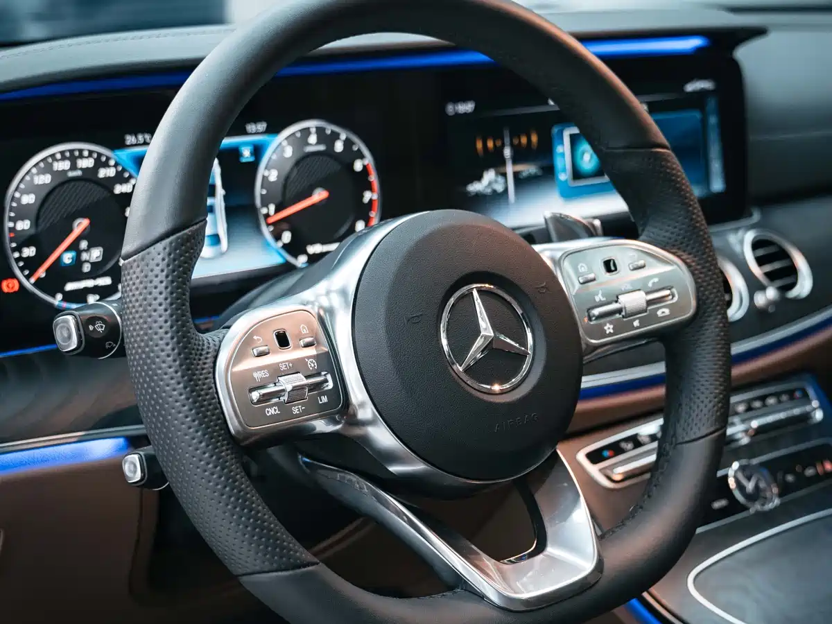 Mercedes-Benz E-Class 2017 E 300 L Sport Fashion фото 16