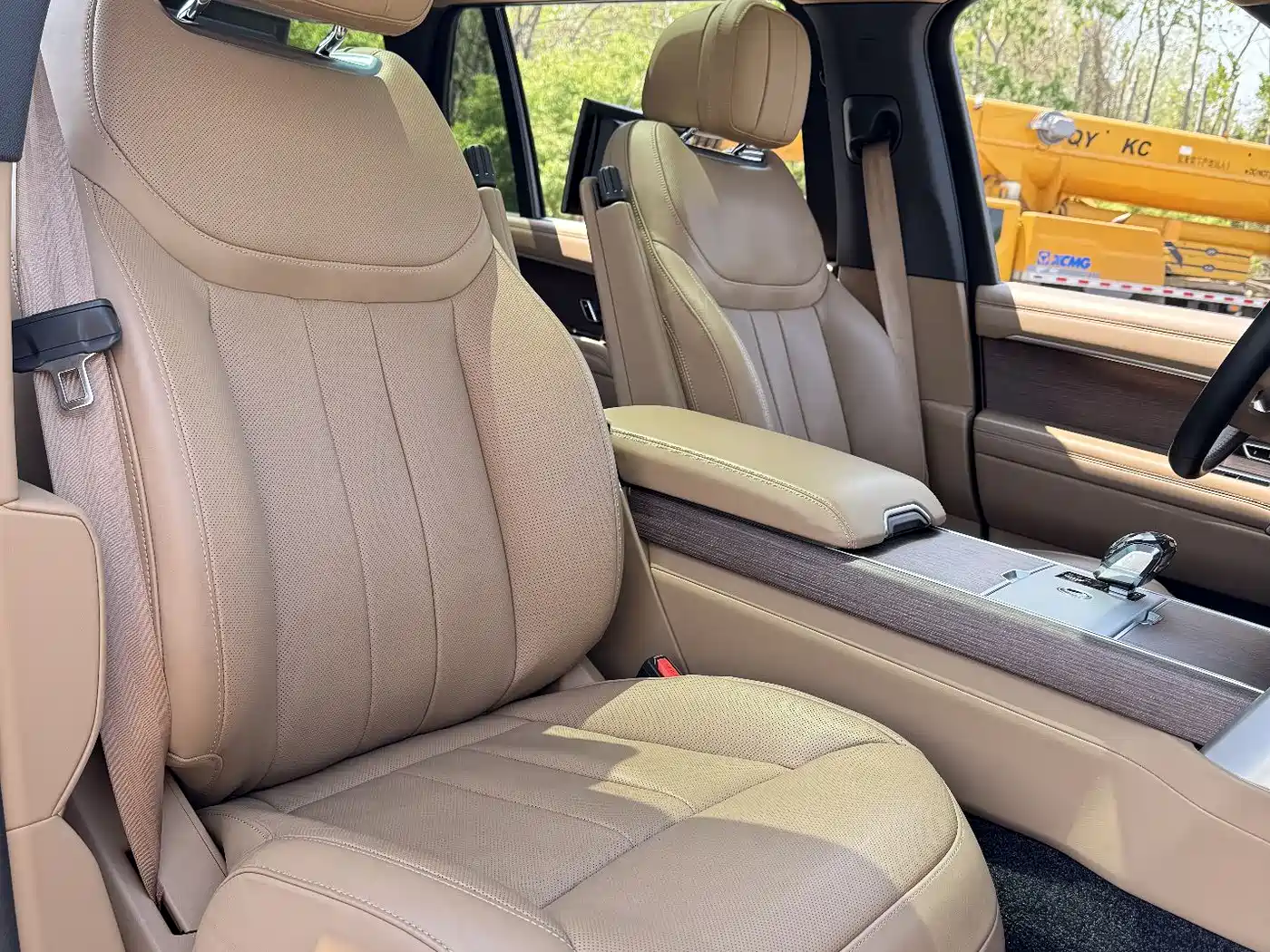 Land Rover Range Rover 2024 3.0 L6 400PS Genesis Extended фото 18